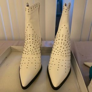 Studded white western pointed boots